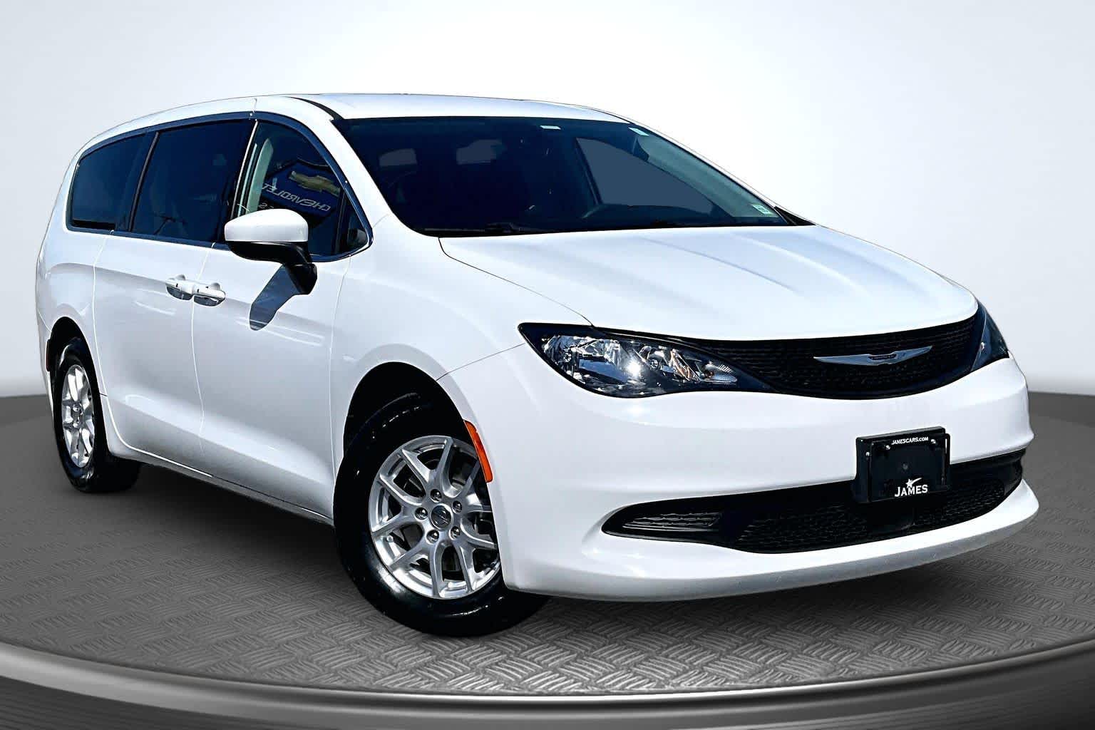 2023 Chrysler Voyager LX - 11