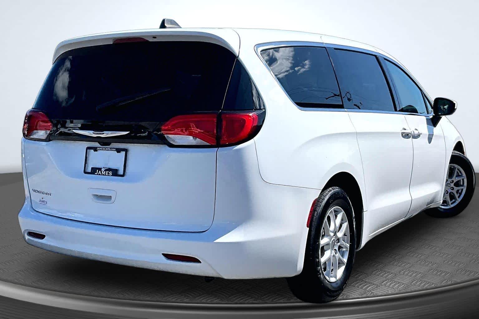 2023 Chrysler Voyager LX - 2