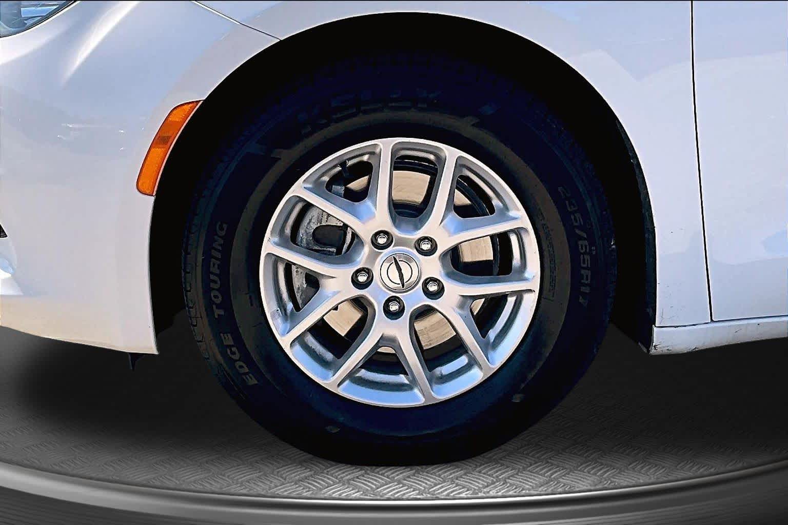 2023 Chrysler Voyager LX - 8
