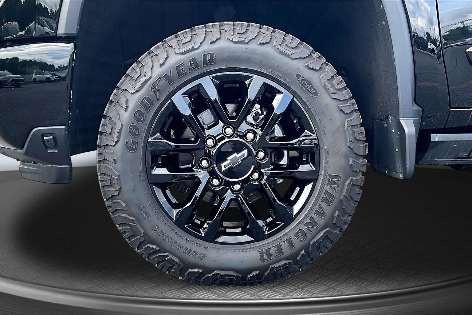 2025 Chevrolet Silverado 3500HD High Country - 8