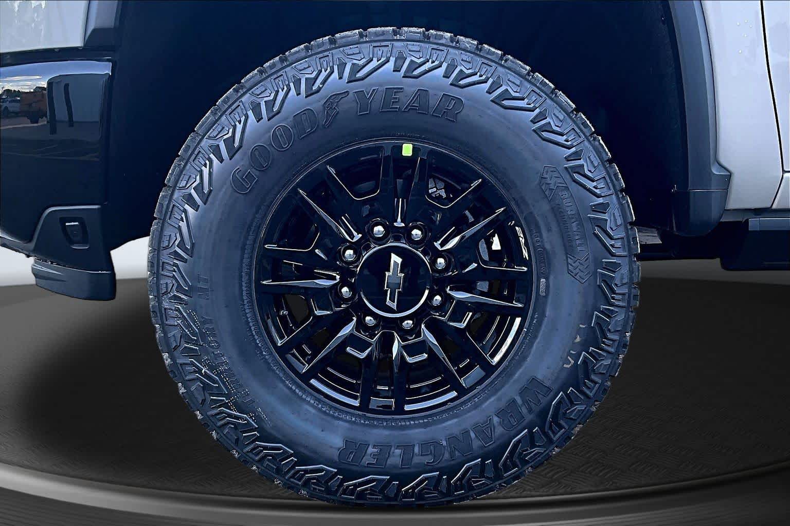 2026 Chevrolet Silverado 2500HD ZR2 - 11