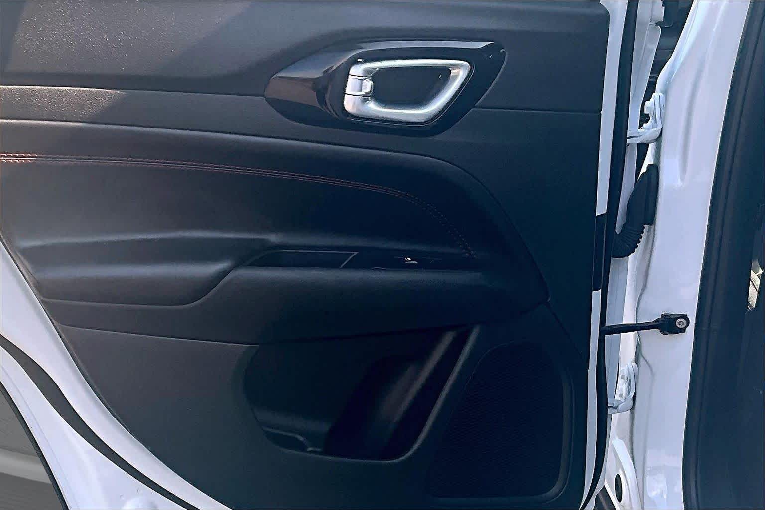 2025 Jeep Compass Trailhawk Bright White Clearcoat at James Chevrolet