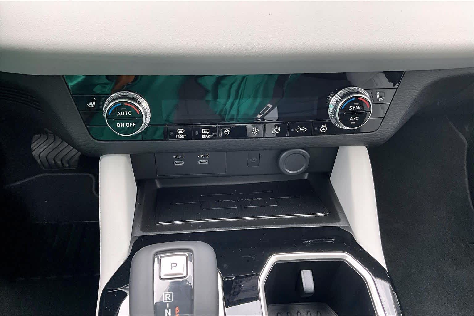 2026 Mitsubishi Outlander SE Red Diamond at James Chevrolet