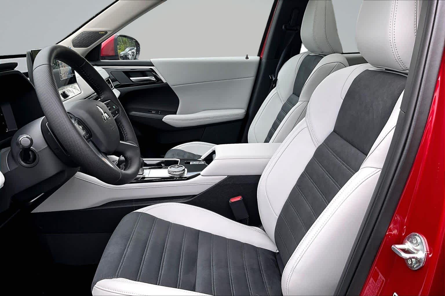 2026 Mitsubishi Outlander SE Red Diamond at James Chevrolet