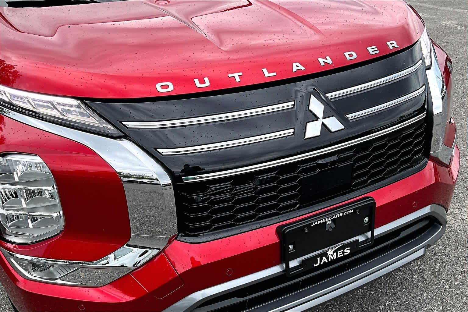 2026 Mitsubishi Outlander SE Red Diamond at James Chevrolet
