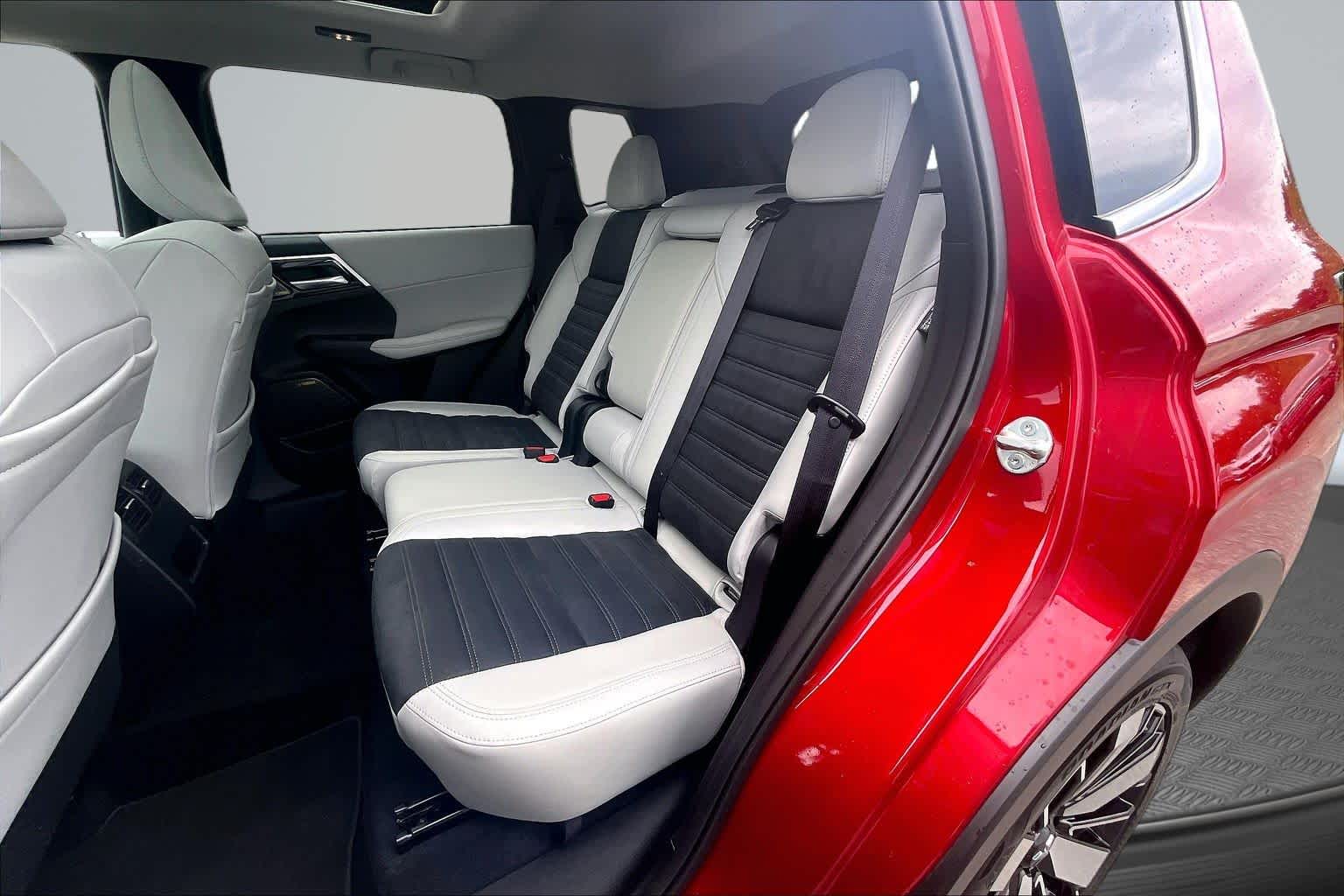 2026 Mitsubishi Outlander SE Red Diamond at James Chevrolet