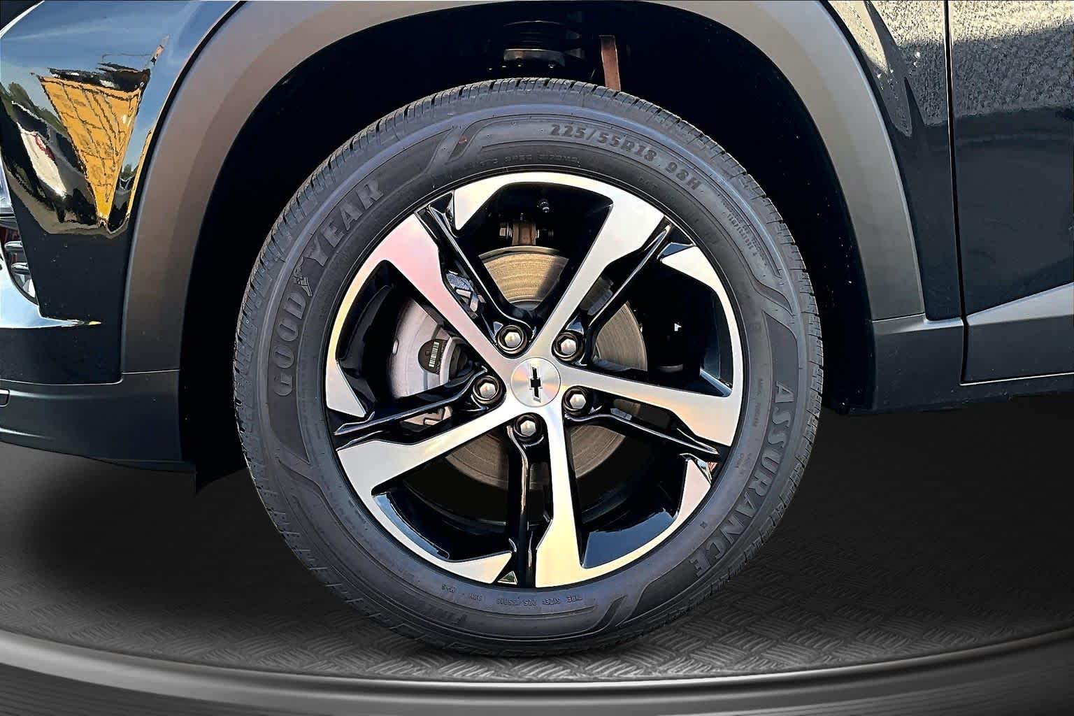 2026 Chevrolet Trax 1RS Mosaic Black Metallic at James Chevrolet