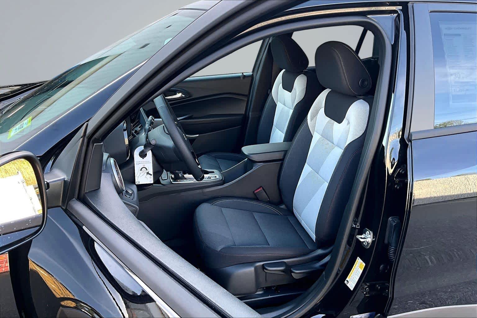 2026 Chevrolet Trax 1RS Mosaic Black Metallic at James Chevrolet