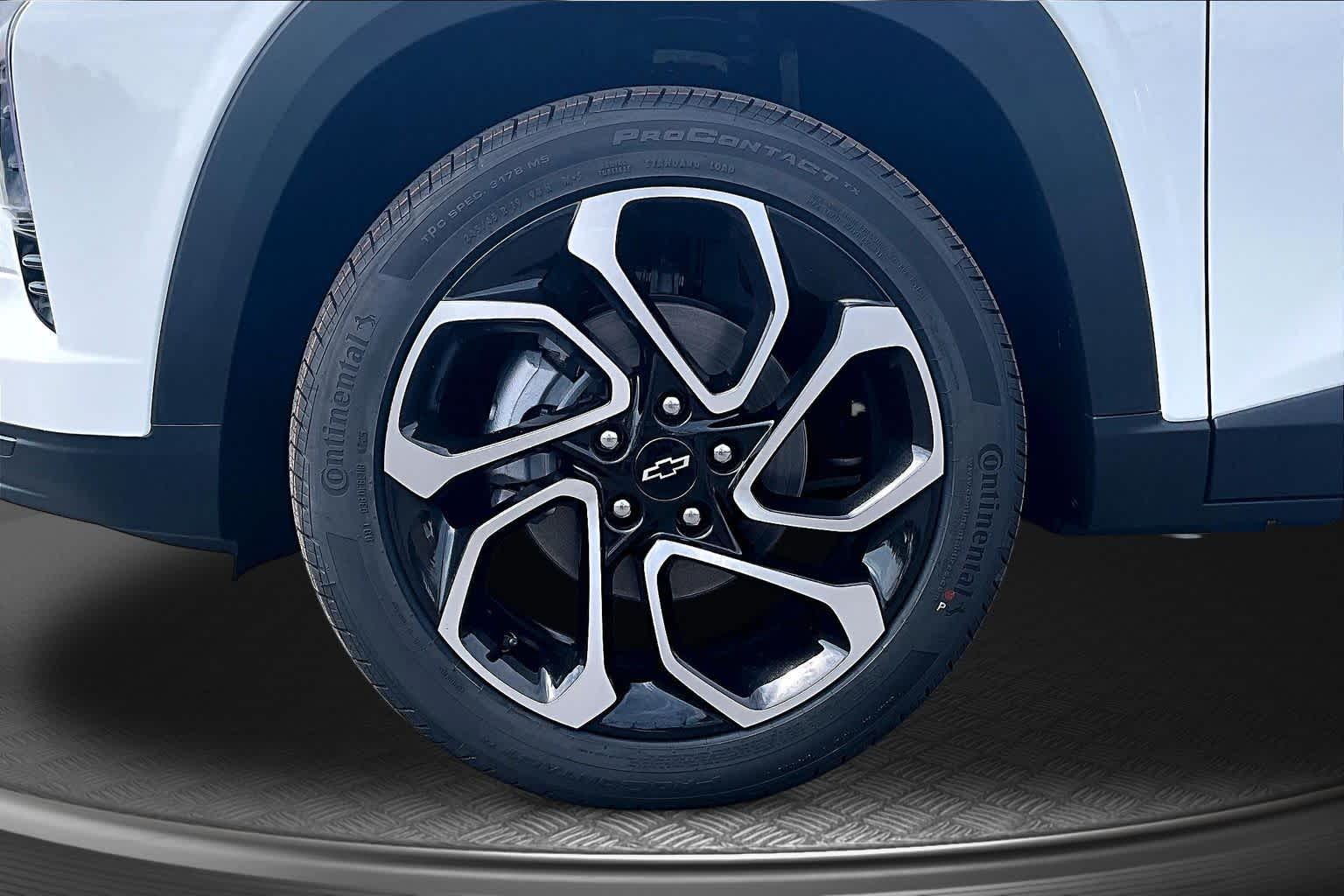 2026 Chevrolet Trax 2RS Summit White at James Chevrolet