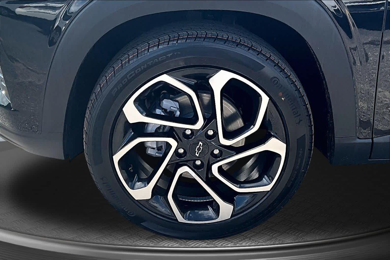 2026 Chevrolet Trax 2RS Mosaic Black Metallic at James Chevrolet