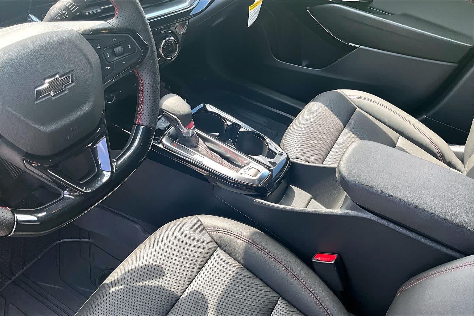 2026 Chevrolet Trax 2RS Mosaic Black Metallic at James Chevrolet