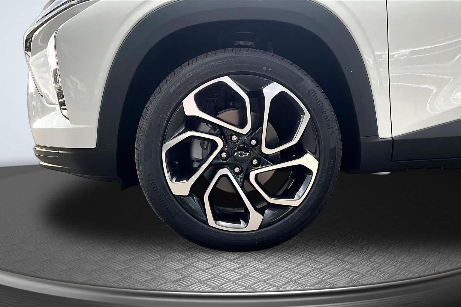 2026 Chevrolet Trax 2RS Summit White at James Chevrolet