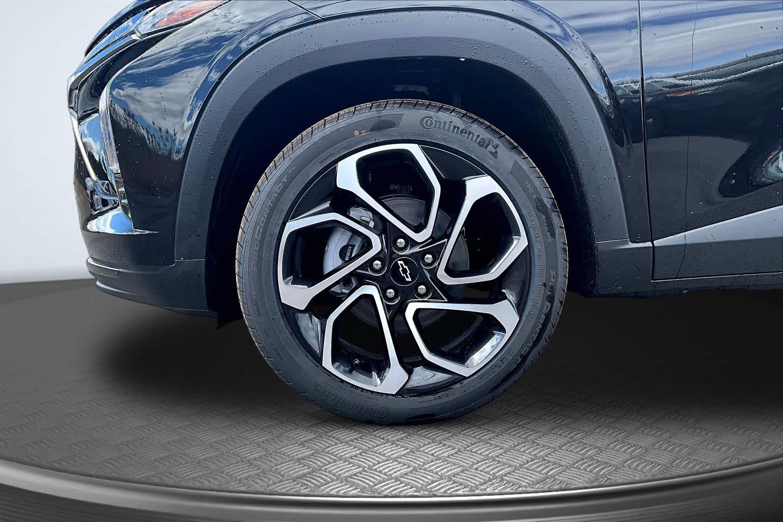 2026 Chevrolet Trax 2RS Mosaic Black Metallic at James Chevrolet