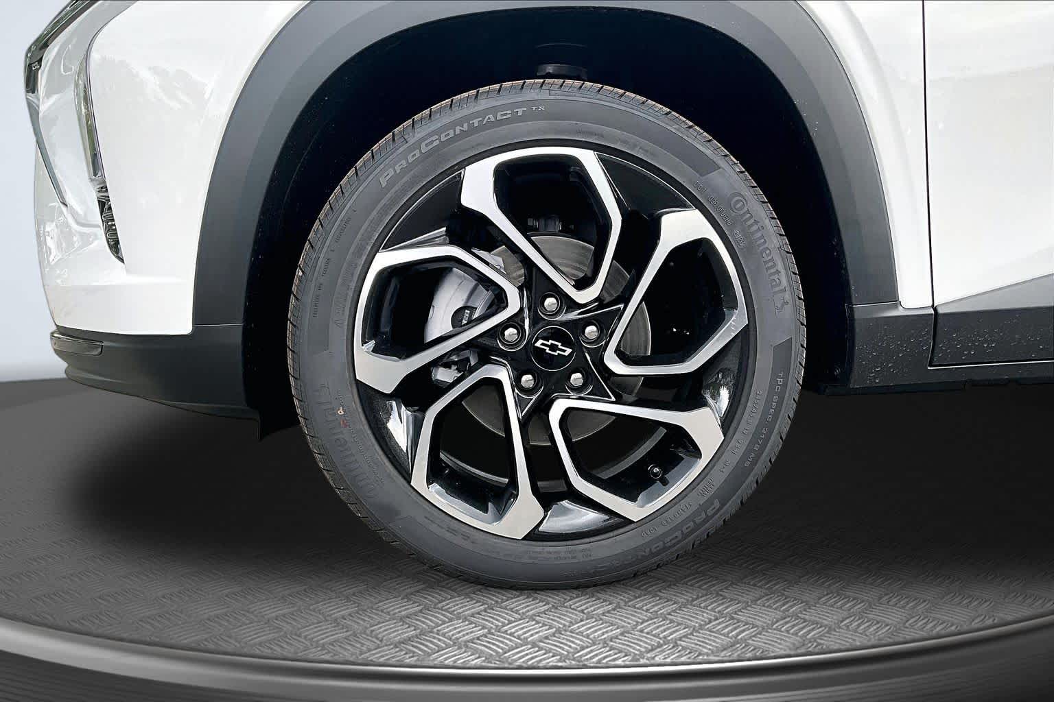2026 Chevrolet Trax 2RS Summit White at James Chevrolet