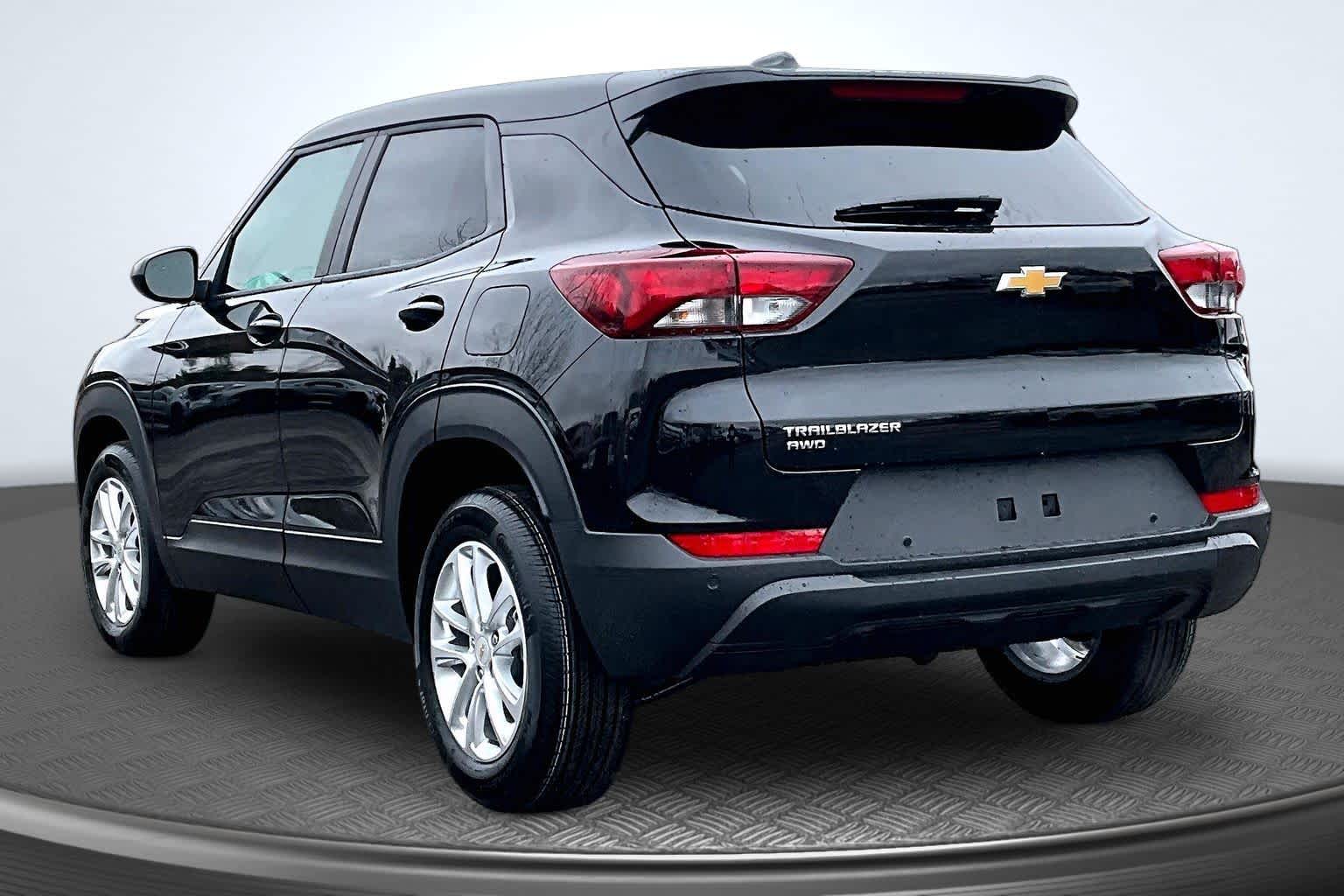 View vehicle photo 3