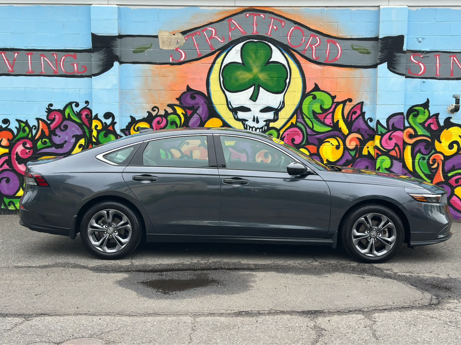 View vehicle photo 4