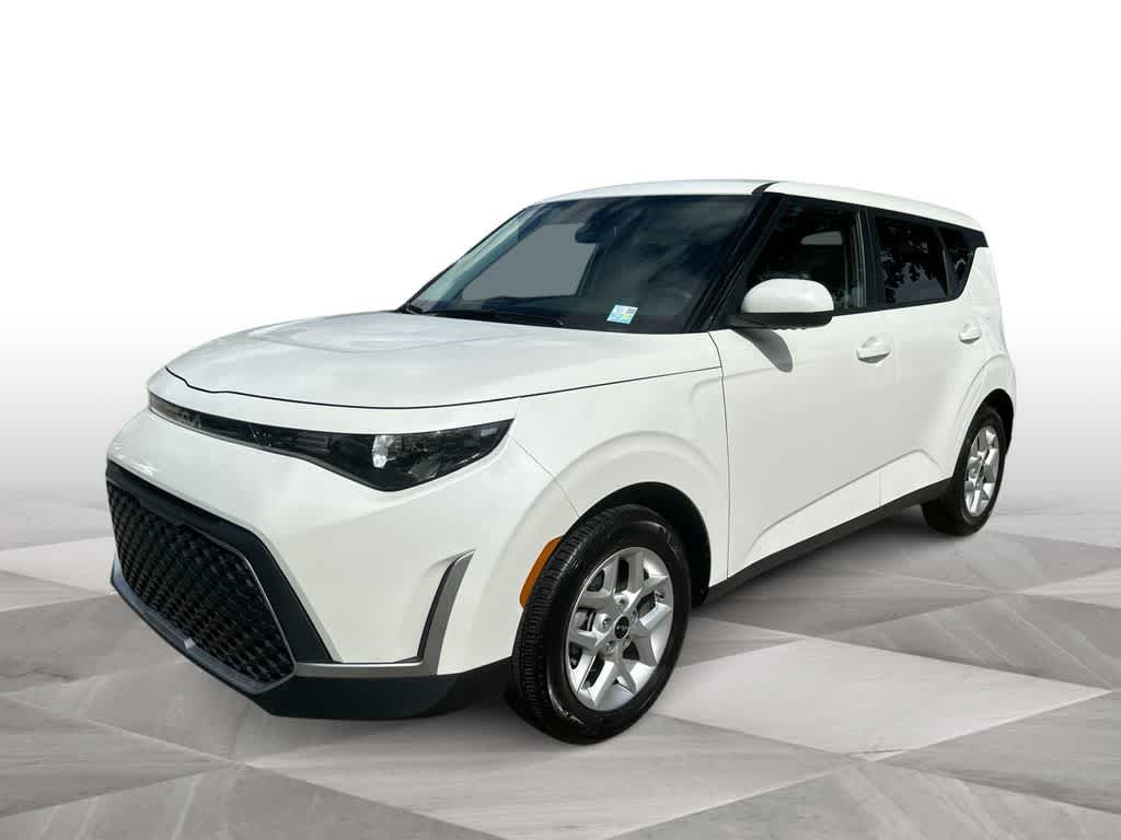 White 2025 Kia Soul LX FWD SUV / Crossover Front-Wheel Drive Continuously Variable Transmission