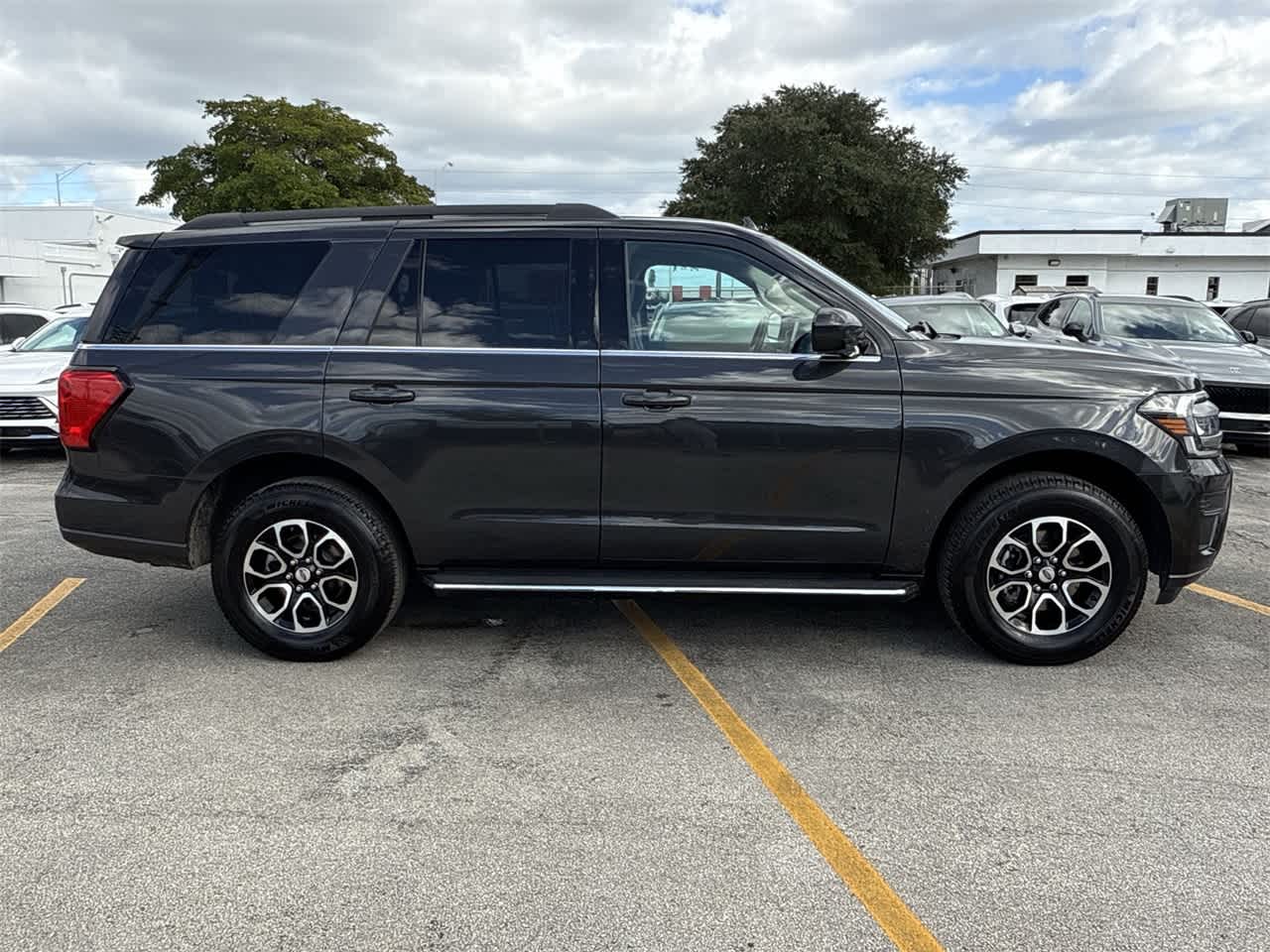 2023 Ford Expedition XLT 4