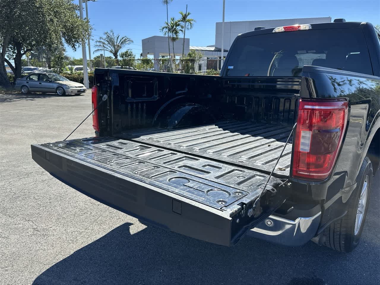 2023 Ford F-150 XLT 2WD SuperCrew 5.5 Box 23