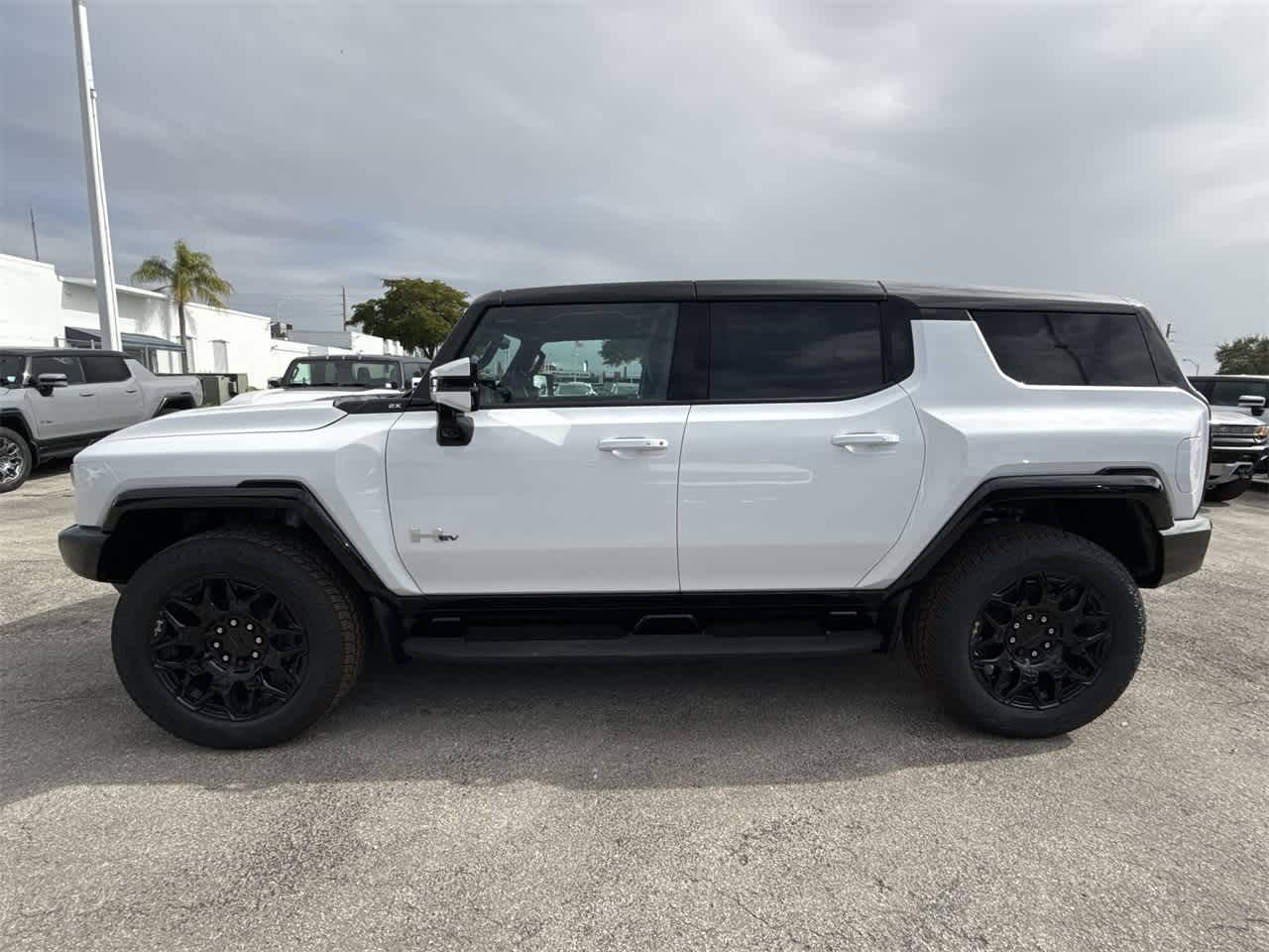 2025 GMC HUMMER EV 2X 8