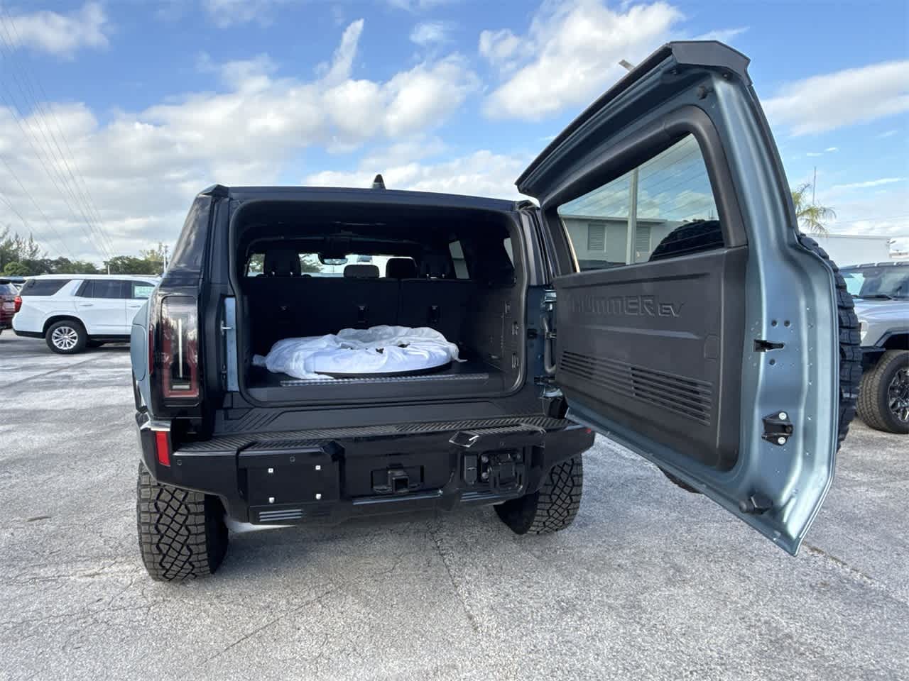 2024 GMC HUMMER EV 3X 23