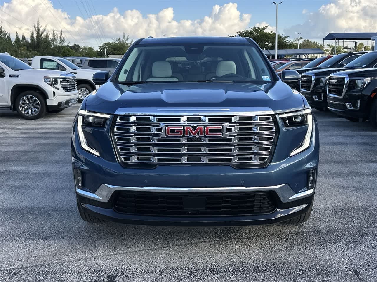 2024 GMC Acadia FWD Denali 2