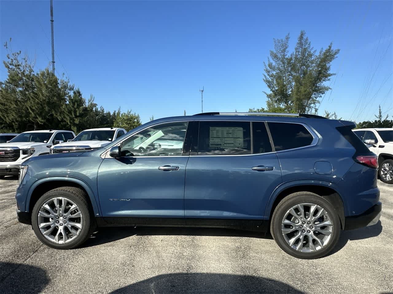 2024 GMC Acadia FWD Denali 8