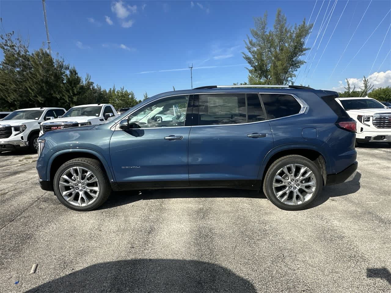 2024 GMC Acadia FWD Denali 8