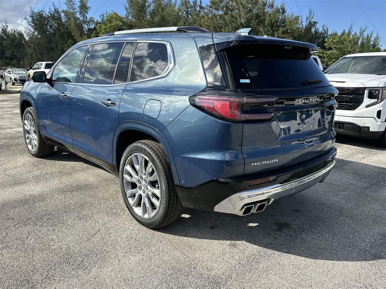 2024 GMC Acadia FWD Denali 7