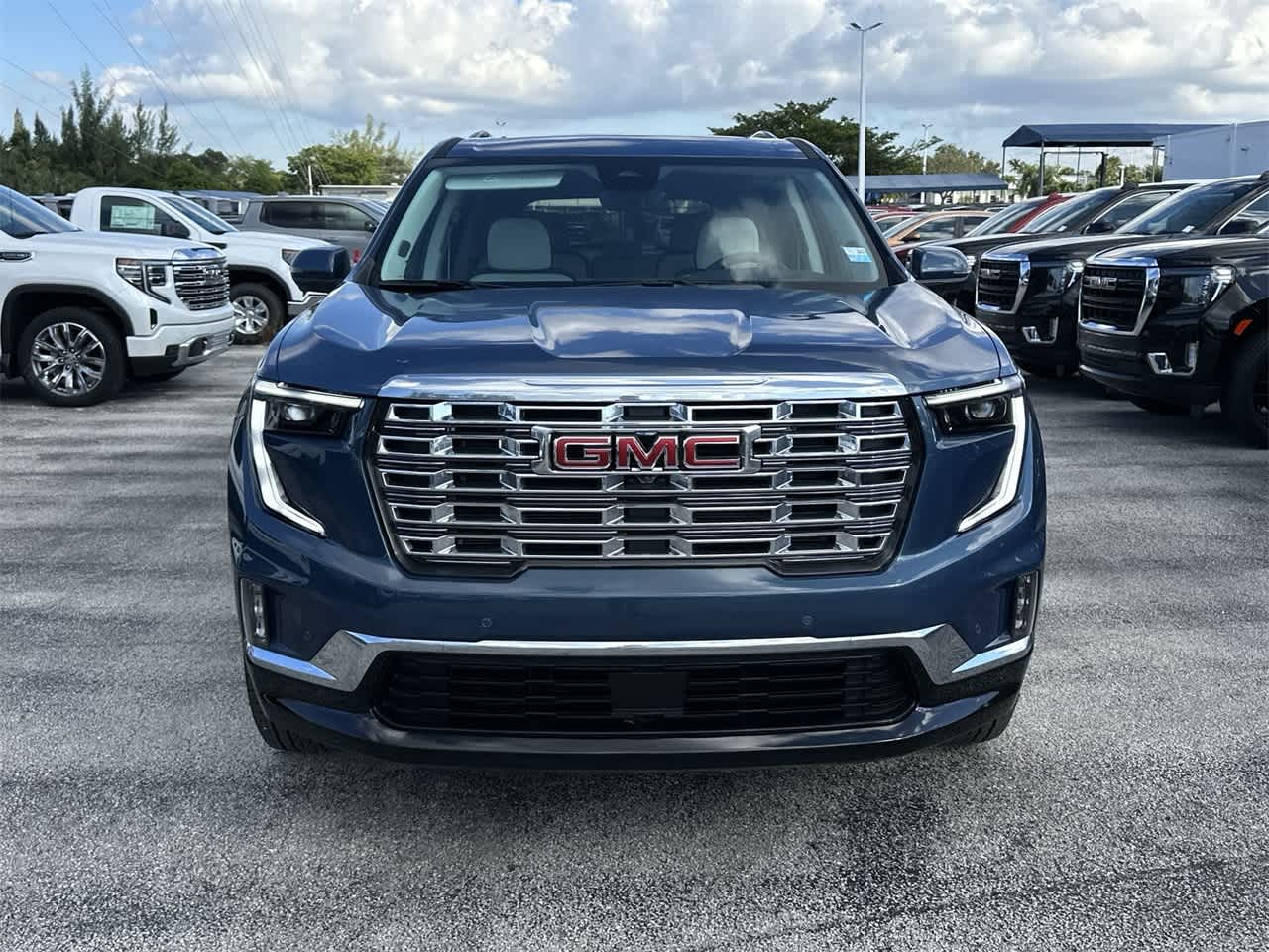 2024 GMC Acadia FWD Denali 2