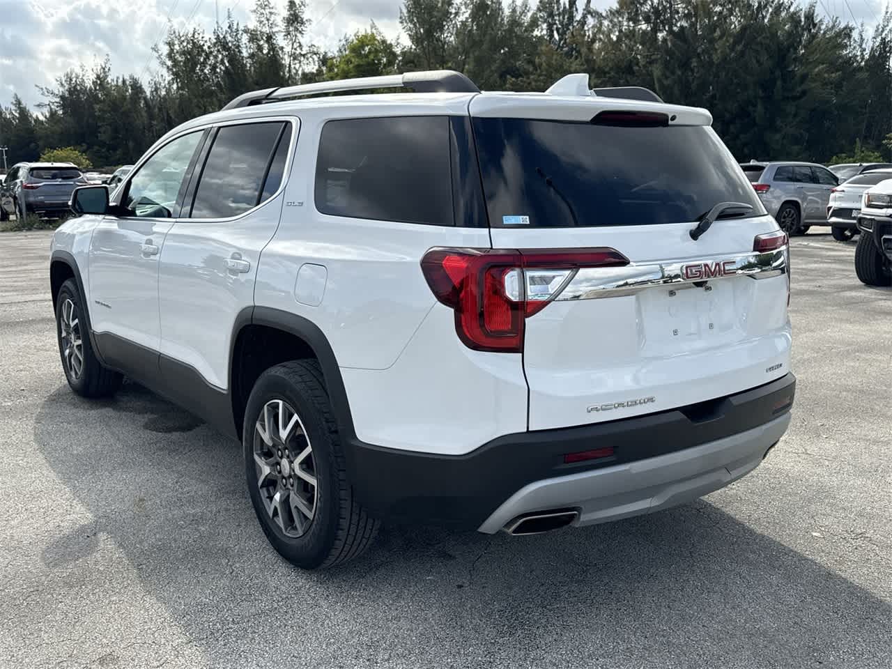 2022 GMC Acadia SLE 7