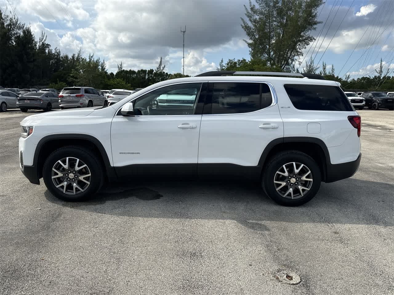 2022 GMC Acadia SLE 8