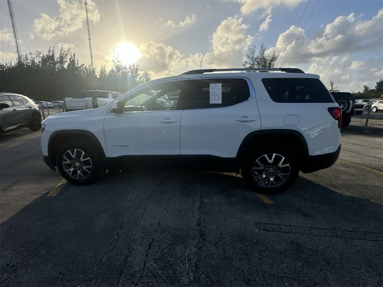 2023 GMC Acadia SLT 8