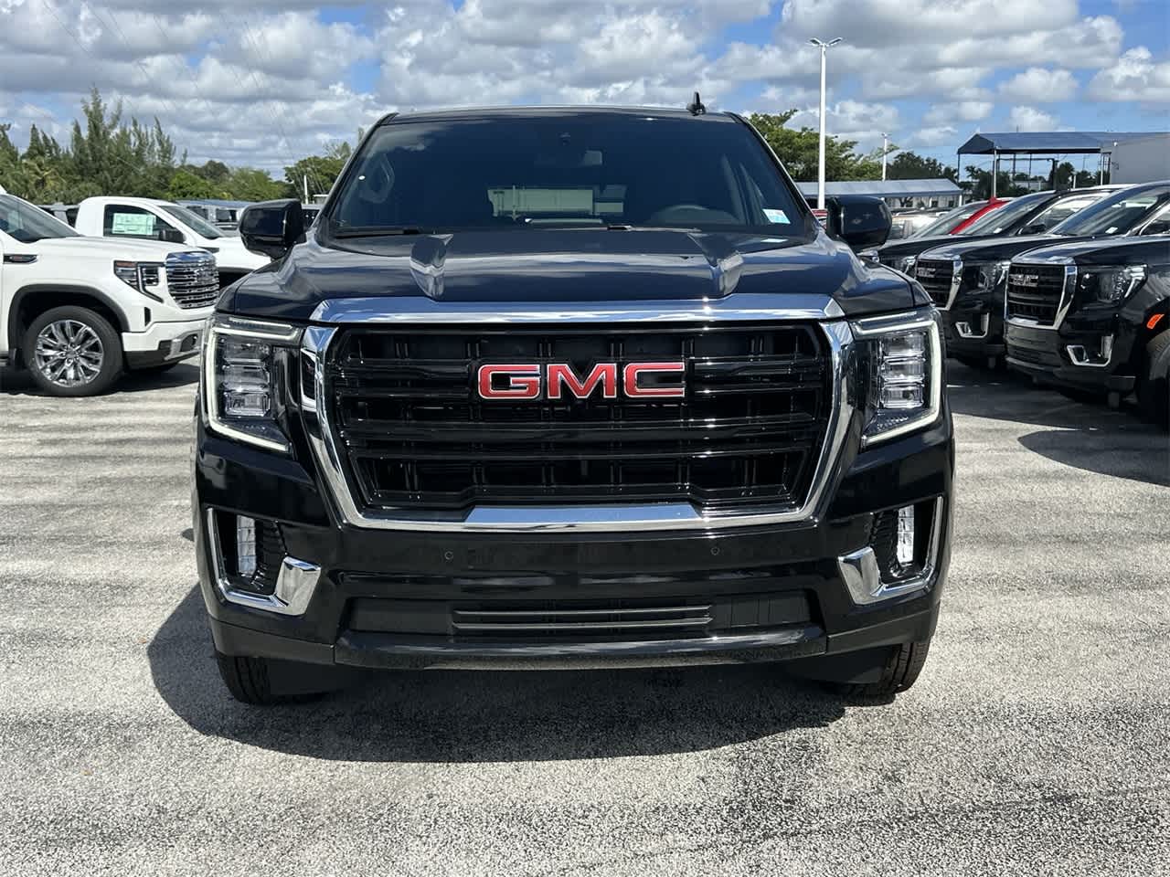 2024 GMC Yukon SLE 2