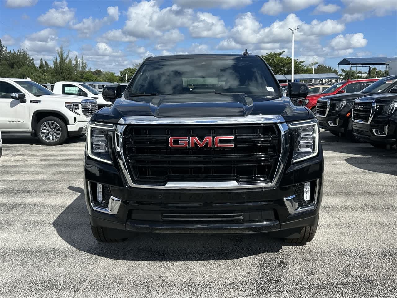 2024 GMC Yukon SLE 2