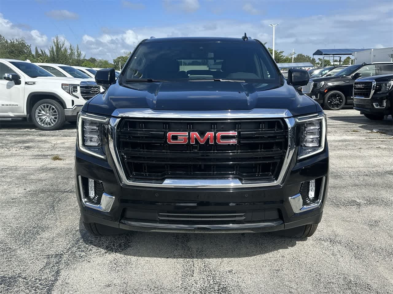 2024 GMC Yukon SLE 2