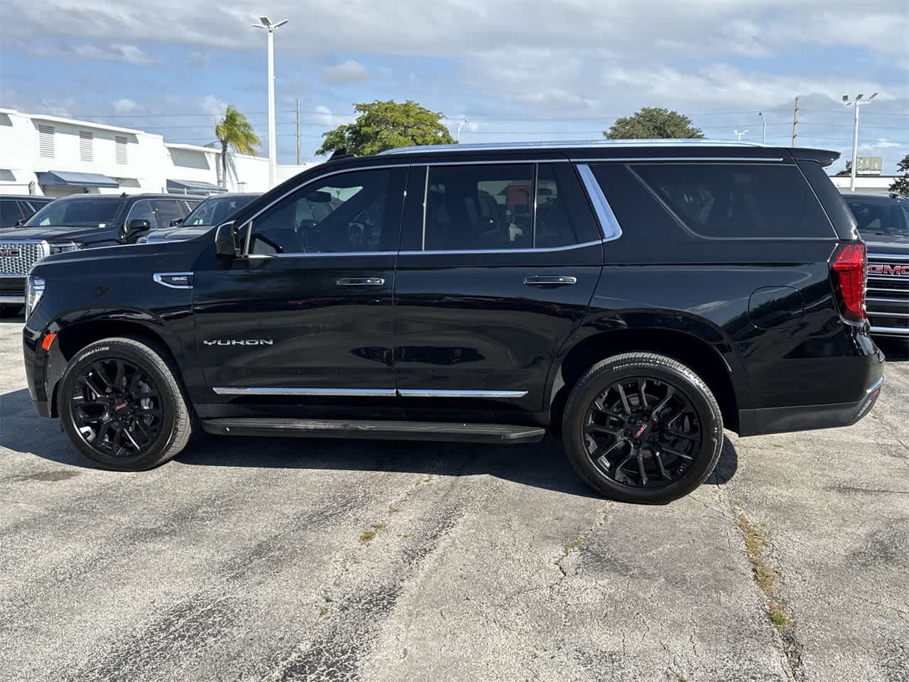 2022 GMC Yukon SLT 14