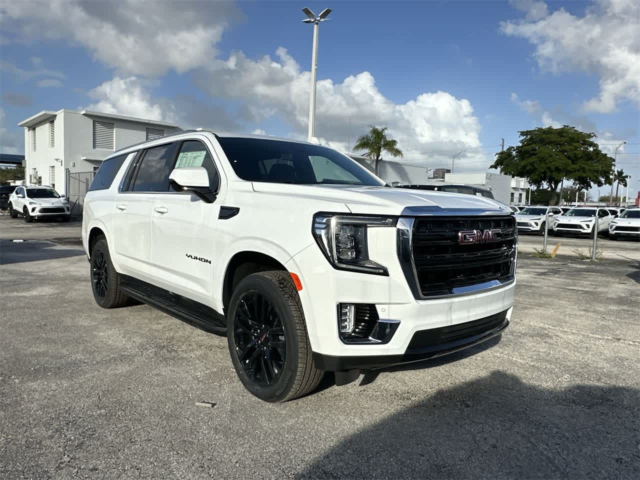 2024 GMC Yukon XL SLE 3