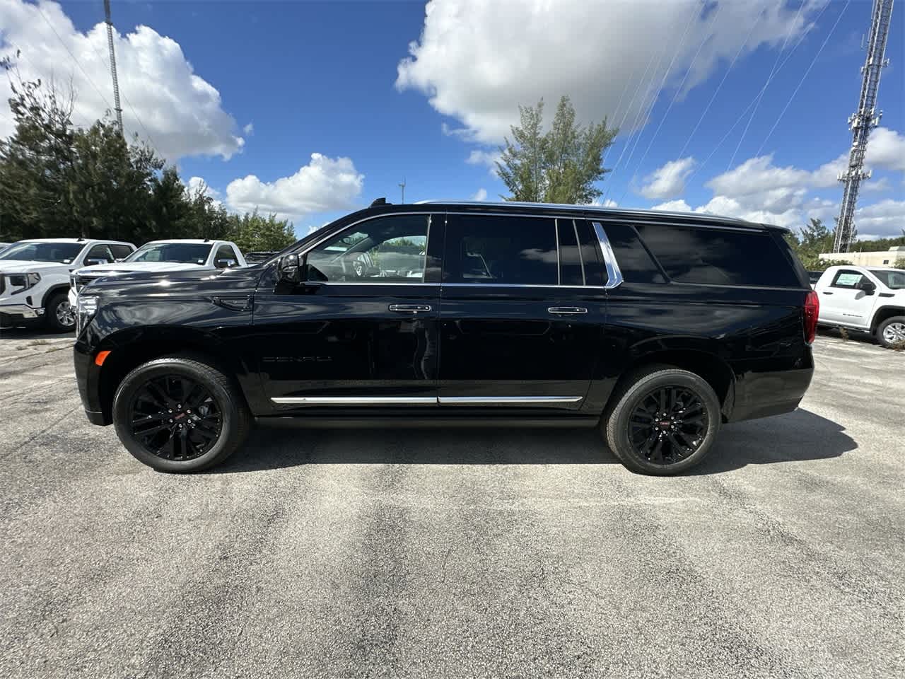 2024 GMC Yukon XL Denali 8