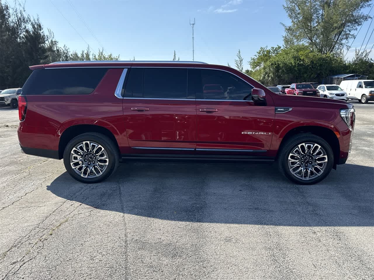 2023 GMC Yukon XL Denali Ultimate 10