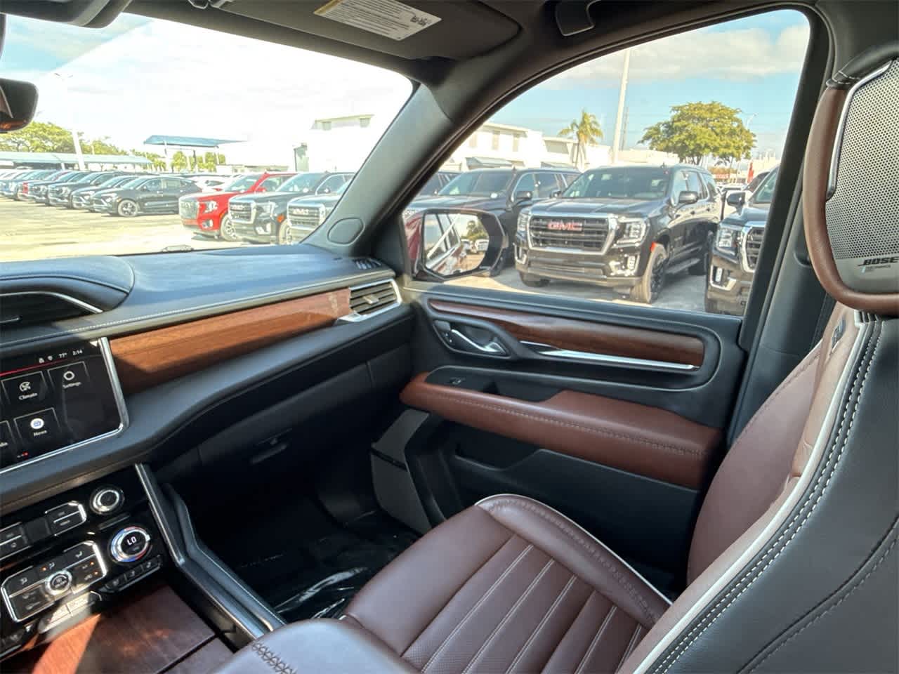 2023 GMC Yukon XL Denali Ultimate 3