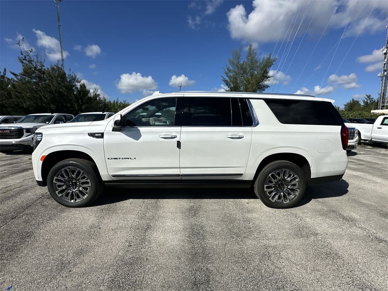 2024 GMC Yukon XL Denali Ultimate 14