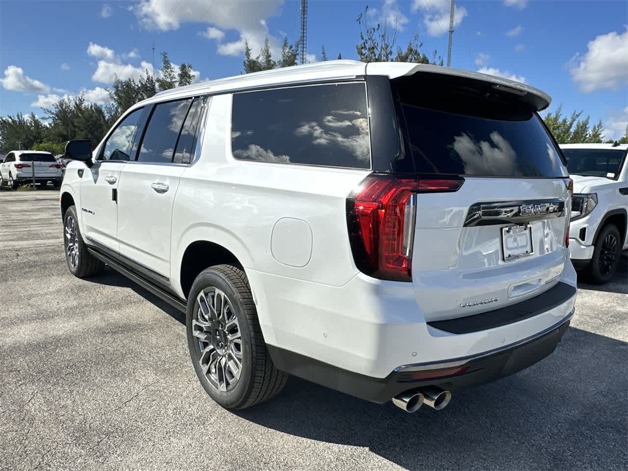 2024 GMC Yukon XL Denali Ultimate 13