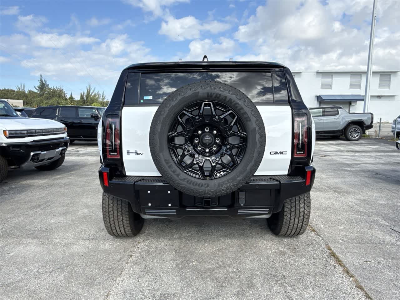 2025 GMC HUMMER EV 2X 11