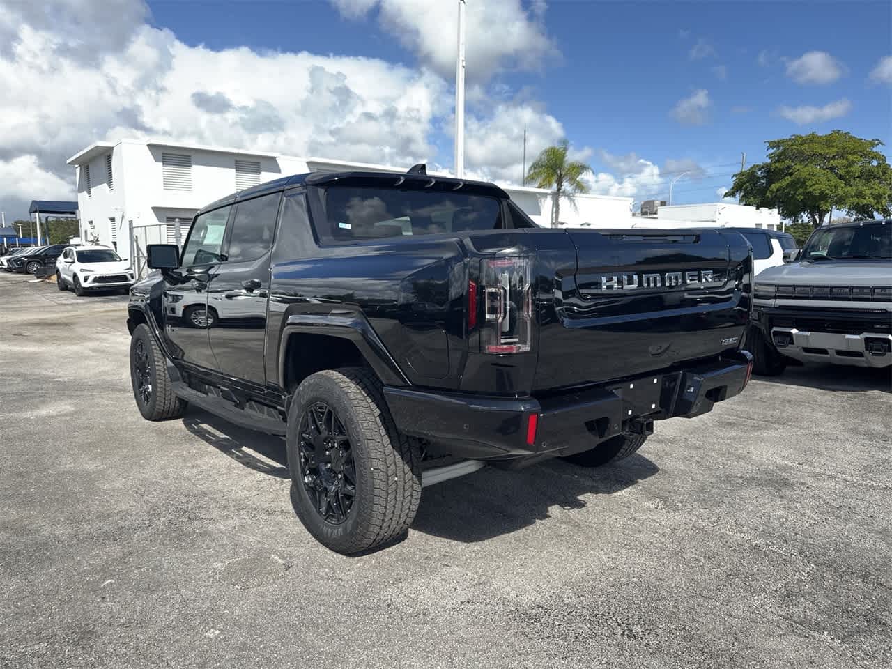 2025 GMC HUMMER EV Pickup 2X e4WD Crew Cab 13