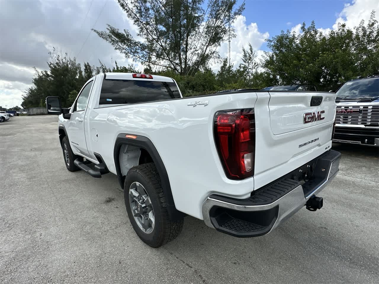 2025 GMC Sierra 2500HD SLE 4WD Reg Cab 142 13