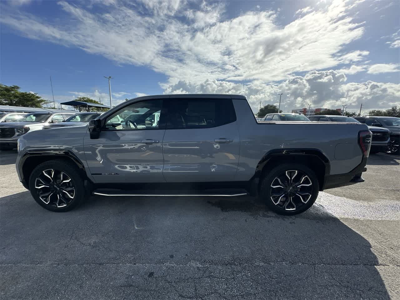 2024 GMC Sierra EV Denali Edition 1 e4WD Crew Cab 8