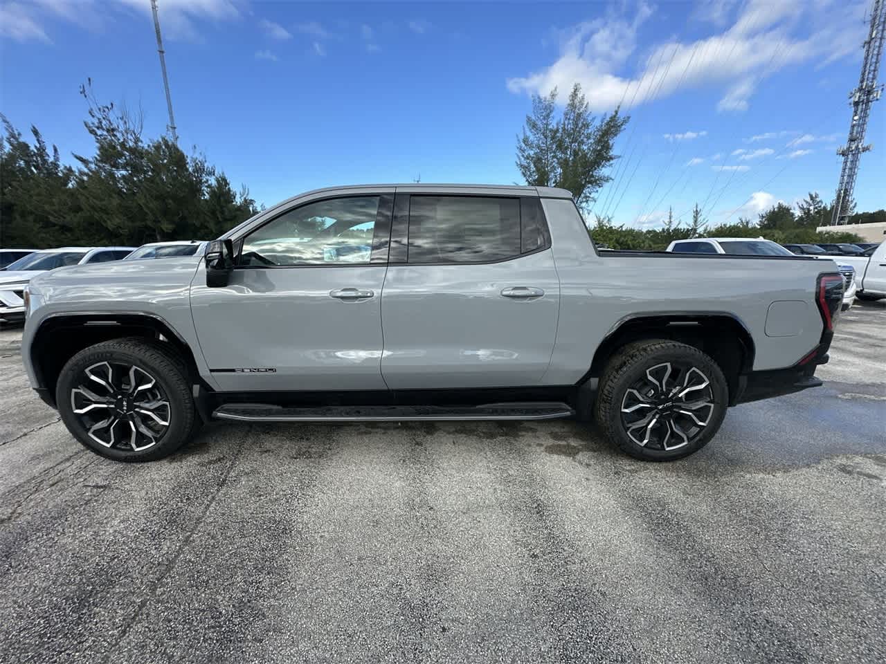 2024 GMC Sierra EV Denali Edition 1 e4WD Crew Cab 8