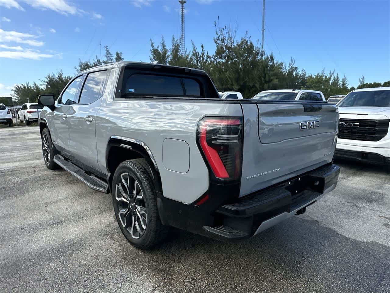 2024 GMC Sierra EV Denali Edition 1 e4WD Crew Cab 7