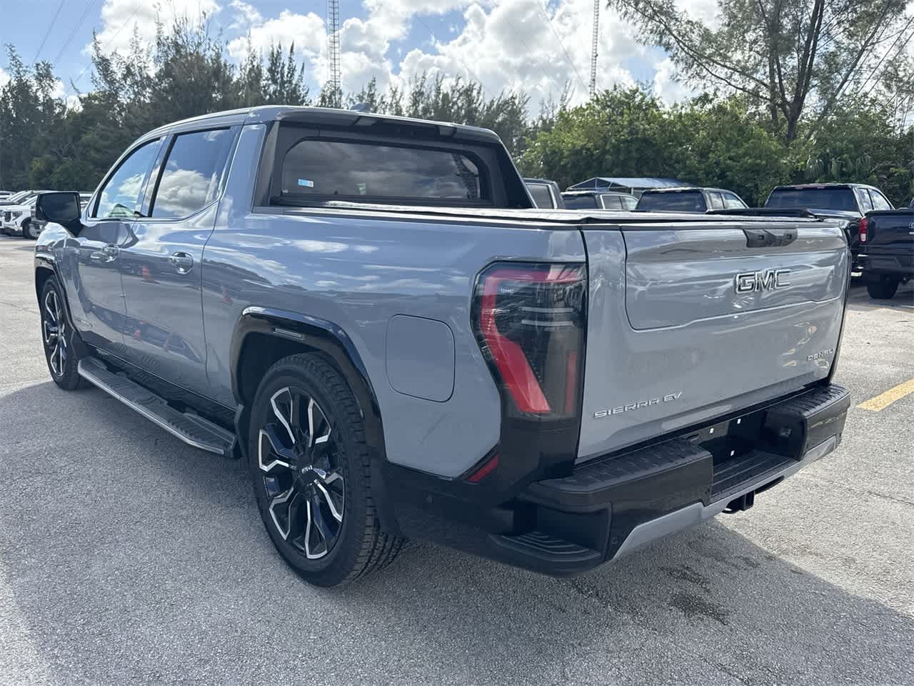 2024 GMC Sierra EV Denali Edition 1 e4WD Crew Cab 13